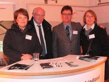 Der Informationsstand Museum Friedland: v. l. n. r.: Kerstin Vehma, Klaus Bittner, Jürgen Fröhlich, Petra Spandau