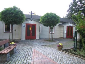 Die Doktoranden um Professor Dirk Schumann besuchten die Evangelische Lagerkapelle.