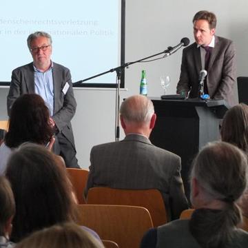 v.l.n.r.: Moderator Prof. Dr. Bernd Weisbrod und Referent Dr. Jan Eckel, Albert-Ludwigs-Universität Freiburg; Eckel nahm in seinem Vortrag "Das Stigma der Menschenrechtsverletzung. Die Pinochet-Diktatur in der internationalen Politik" in den B