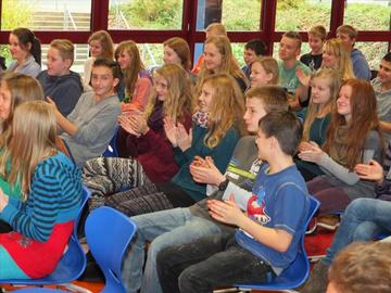 Im Auditorium die Klassen 7 g und 7 h der Carl-Friedrich-Gauß-Schule