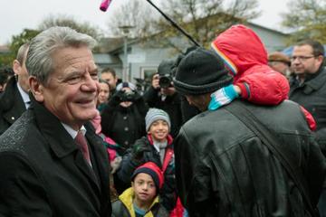 Bundespräsident Joachim Gauck besucht Grenzdurchgangslager.
