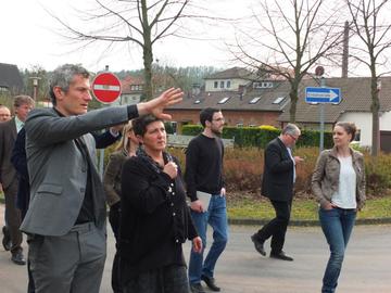 Kurator Dr. Joachim Baur im Gespräch mit der Fraktionsvorsitzenden Anja Piel