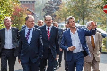 v.l.n.r.: Martin Steinberg (Vorsitzender des Gremiums Arbeitskreis, Innere Mission), Stephan Weil (Ministerpräsident), Matthias Wunderling-Weilbier (Landesbeauftragter, Leiter Amt für regionale Landesentwicklung Braunschweig), Baur (Kurator)