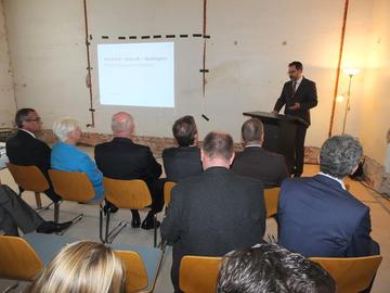 Klaus Engemann moderiert die Präsentation Museum Friedland.