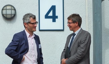 v.l.n.r.: Dr. Joachim Baur (Kurator Museum Friedland) und Prof. Dr. Matthias Weber (Vorsitzender des Wissenschaftlichen Beirats Museum Friedland und Direktor des Bundesinstituts für Kultur und Geschichte der Deutschen im östlichen Europa)