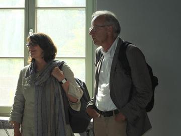 Claudia Schanz, Referatsleiterin im Nds. Kultusministerium zusammen mit Heiner Scholing, MdL, in den Räumen des künftigen Museums Friedland